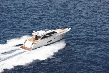 2018 Cayman Yachts S640
