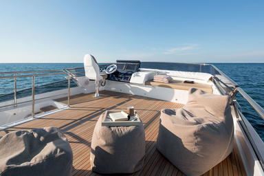 2017 Azimut Yachts S77