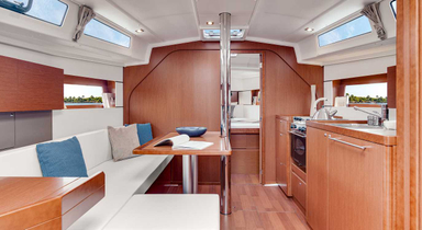 2013 Beneteau Oceanis 38