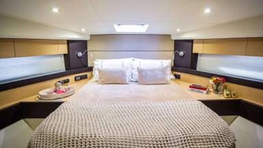 2006 Birchwood 620 Flybridge