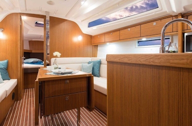 2014 Bavaria Yachts Cruiser 37