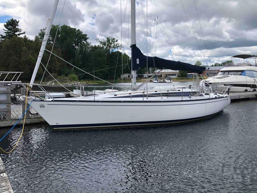 1982 Dufour Yachts 39