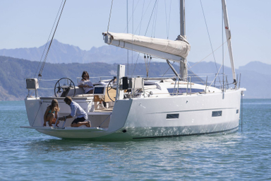 2019 Dufour Yachts 430