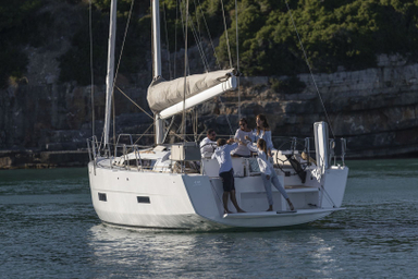 2019 Dufour Yachts 430