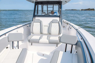 2024 Everglades 335 CC