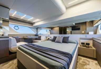 2022 Ferretti Yachts 550