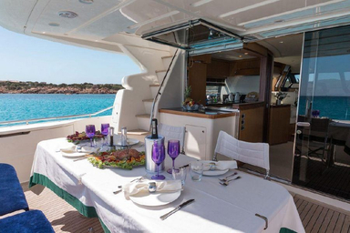 2009 Ferretti Yachts 630