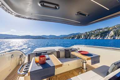 2020 Invictus Yacht TT460