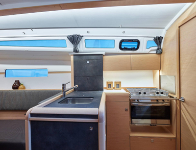 2018 Jeanneau Sun Odyssey 349