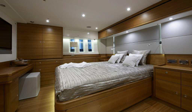 2014 Oyster Yachts 825