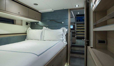2014 Oyster Yachts 825