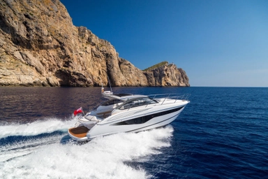 2017 Princess Yachts V40