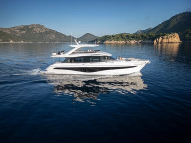 2022 Princess Yachts Y80