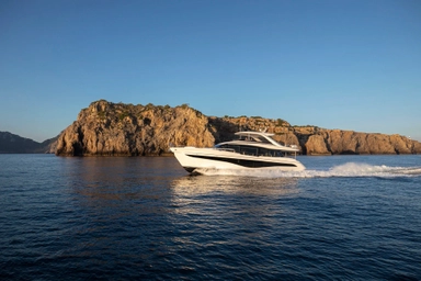 2022 Princess Yachts Y80