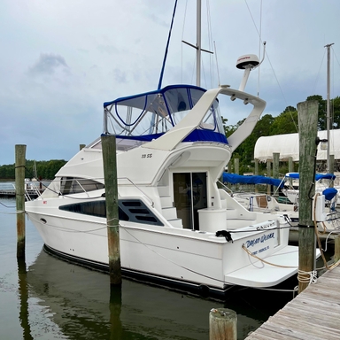 2005 Carver Yachts 33SS
