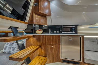 2023 Sea Ray Sundancer 370 