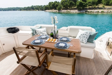 2010 Azimut Yachts 47 Fly