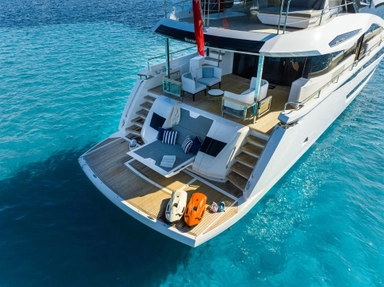 2018 Sunseeker 86 Yacht