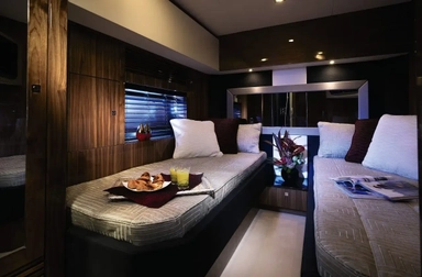 2013 Sunseeker Predator 84