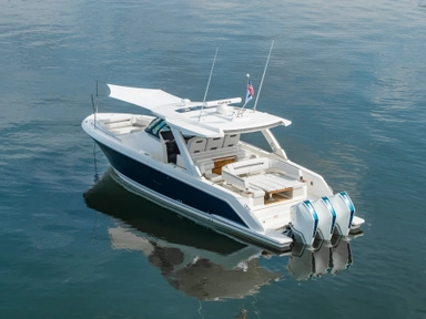 2022 Tiara Yachts 38 LS