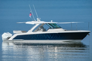 2022 Tiara Yachts 38 LS