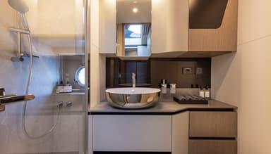 2023 Absolute Yachts 48 Coupe