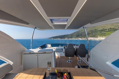2017 Absolute Yachts 50 FLY