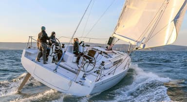 2022 Beneteau First 36