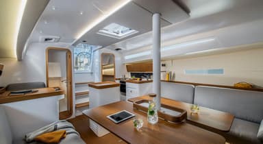 2022 Beneteau First 36