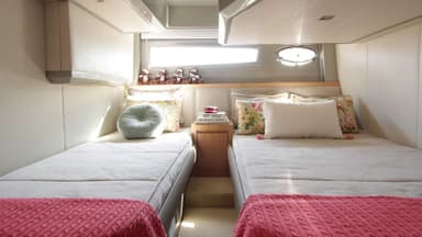 2006 Birchwood 430 Flybridge