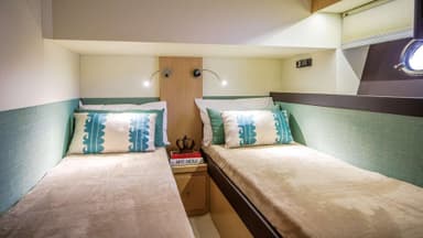 2006 Birchwood 770 Flybridge