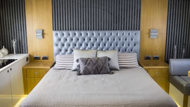 2006 Birchwood 770 Flybridge