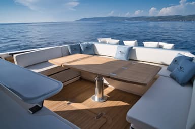 2022 Cayman Yachts 540WA