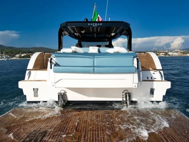 2022 Cayman Yachts 540WA