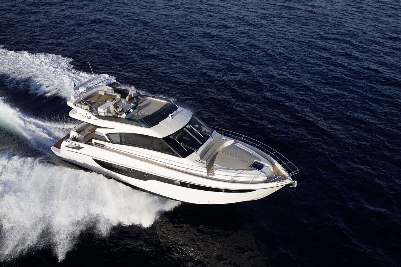 2019 Cayman Yachts F520