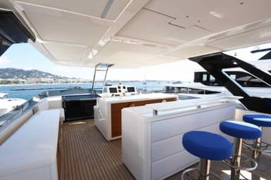 2018 Cayman Yachts F920