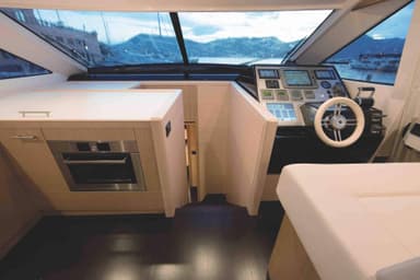 2018 Cayman Yachts S640