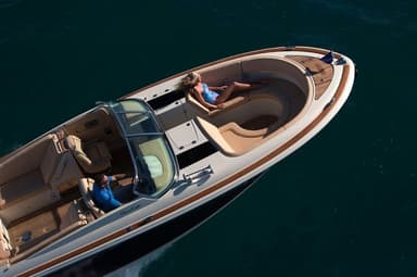 2013 Chris-Craft Launch 32