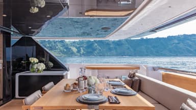 2019 Custom Line 106