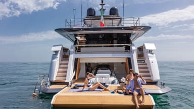 2019 Custom Line 106