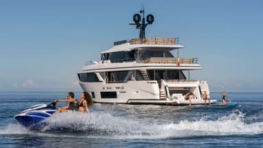 2020 Custom Line Navetta 30