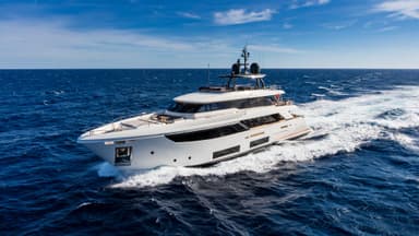 2017 Custom Line Navetta 33