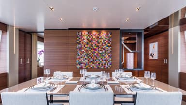 2017 Custom Line Navetta 33