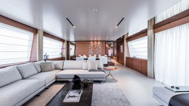 2017 Custom Line Navetta 33