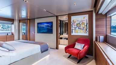 2017 Custom Line Navetta 33