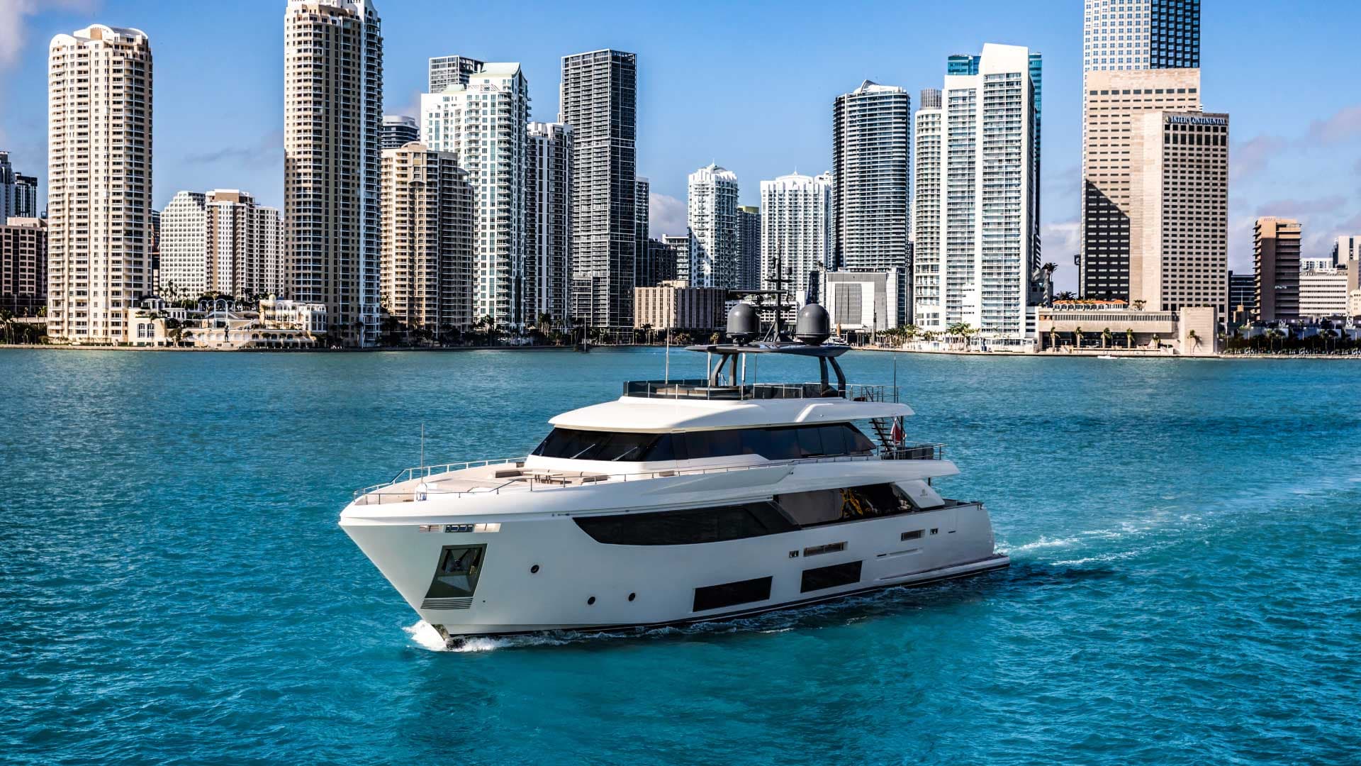 2017 Custom Line Navetta 33