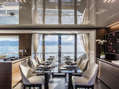 2023 Custom Line Navetta 37