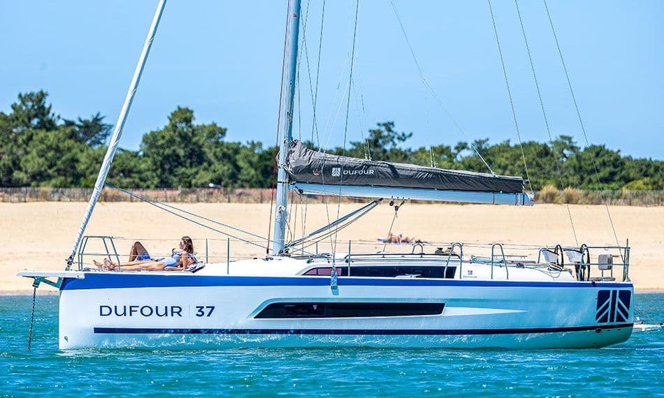 2022 Dufour Yachts 37