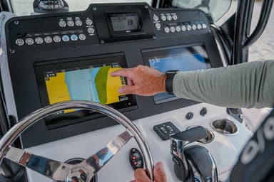 2022 Everglades 253 CC