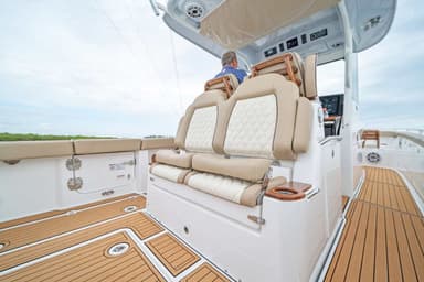 2022 Everglades 315 CC